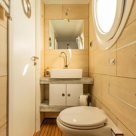 Of The Houseboat - Zen