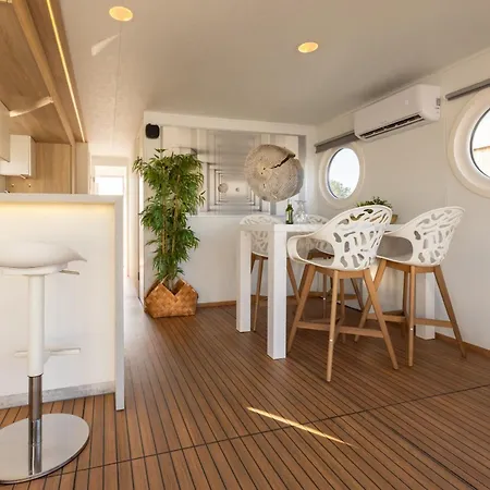 Of The Houseboat - Zen Dinteloord