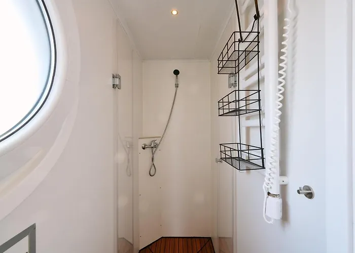 Of The Houseboat - Zen * Dinteloord