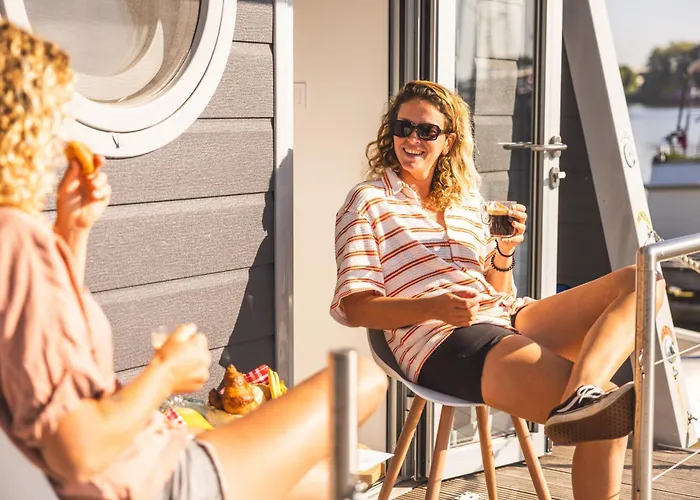 Of The Houseboat - Zen Hotel en barco Dinteloord