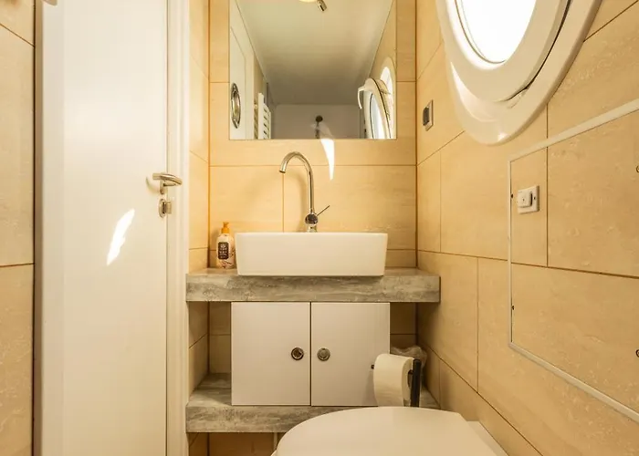 Of The Houseboat - Zen