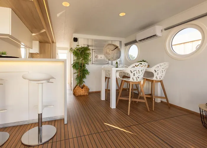 Of The Houseboat - Zen Dinteloord