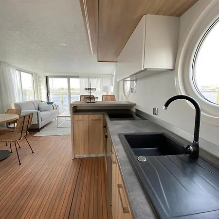 Hotel en barco Of The Houseboat - Zen