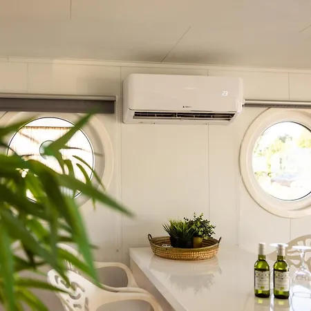 Of The Houseboat - Zen Hotel en barco Dinteloord