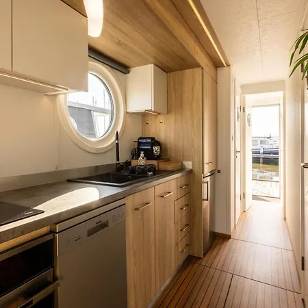 Hotel en barco Of The Houseboat - Zen