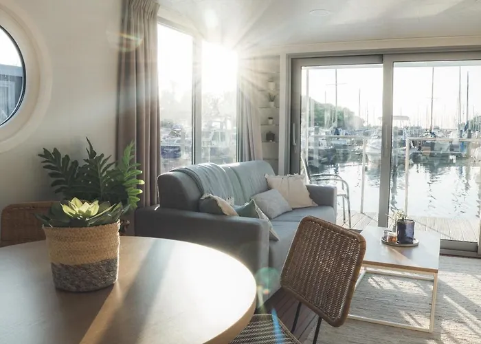 Of The Houseboat - Zen Botel