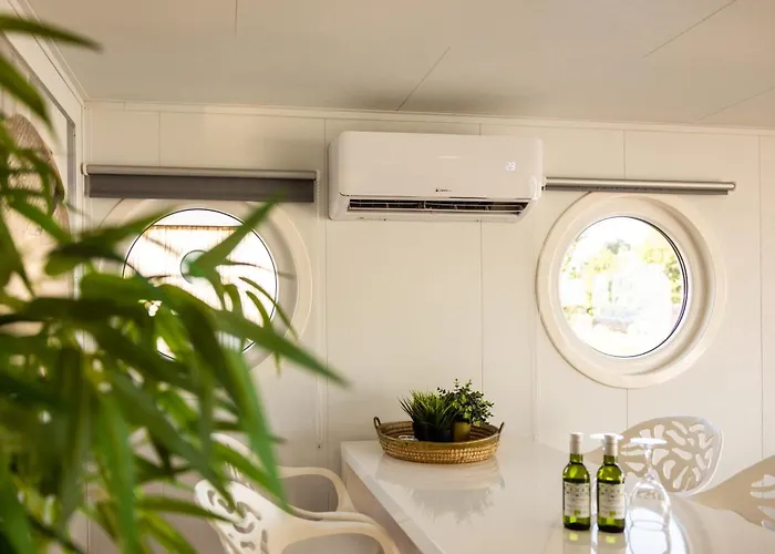 Of The Houseboat - Zen Botel Dinteloord