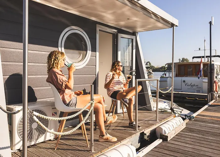 Of The Houseboat - Zen Botel *